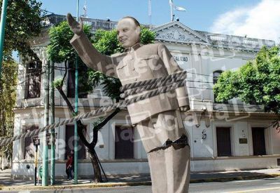 Fin de la era Othaceh�: la Justicia aval� la destituci�n al frente de la Universidad del Oeste