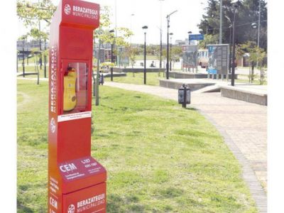 Instalaron 12 desfibriladores