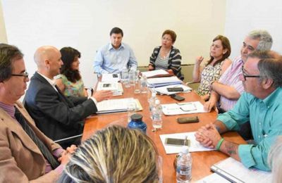 Aseguran que hay 34 mil personas esperando por una vivienda en Chubut