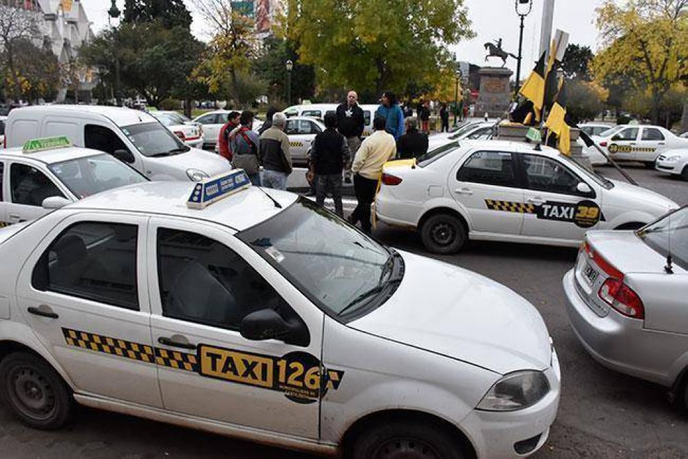 Taxis piden un aumento de m�s del 15% en la tarifa