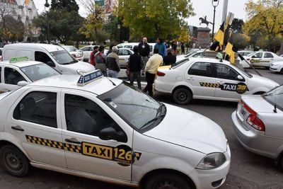 Taxis piden un aumento de m�s del 15% en la tarifa