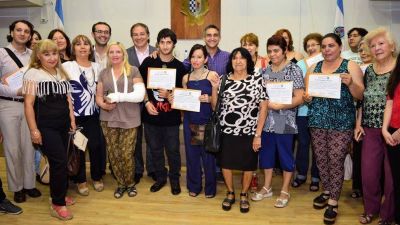 Capital entreg� 120 certificados a adultos mayores y j�venes por curso de computaci�n