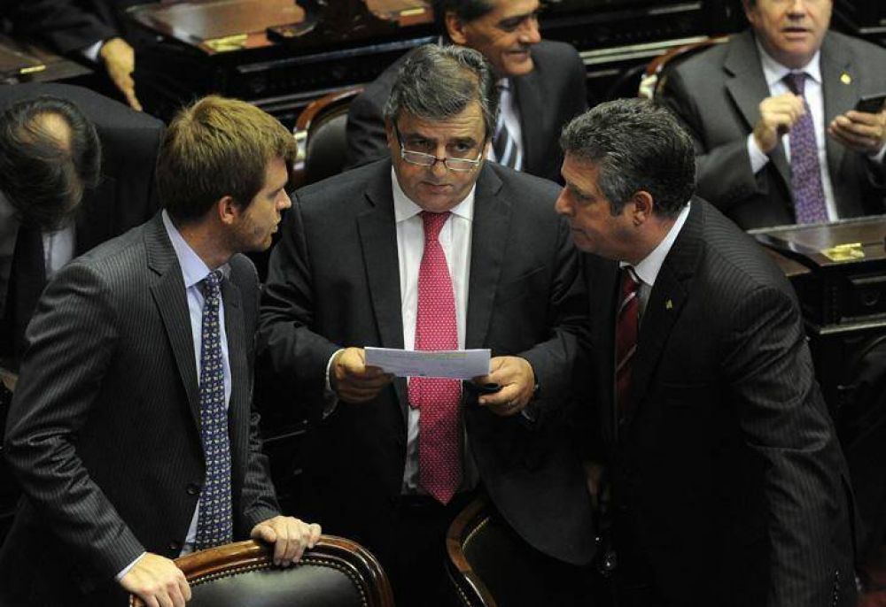 Disidencias y malestar dentro de la UCR por el decreto de Macri sobre el blanqueo