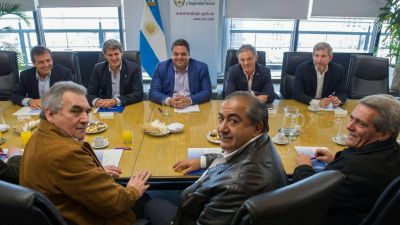 El transporte se diferencia de la CGT y amenaza con un paro por Ganancias