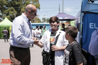 Molina entreg� documentos de identidad en San Francisco Solano