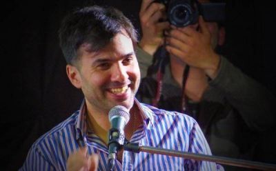 Bono record: Intendente del FpV rompe el chanchito y entrega un plus de fin de a�o de $ 5.000