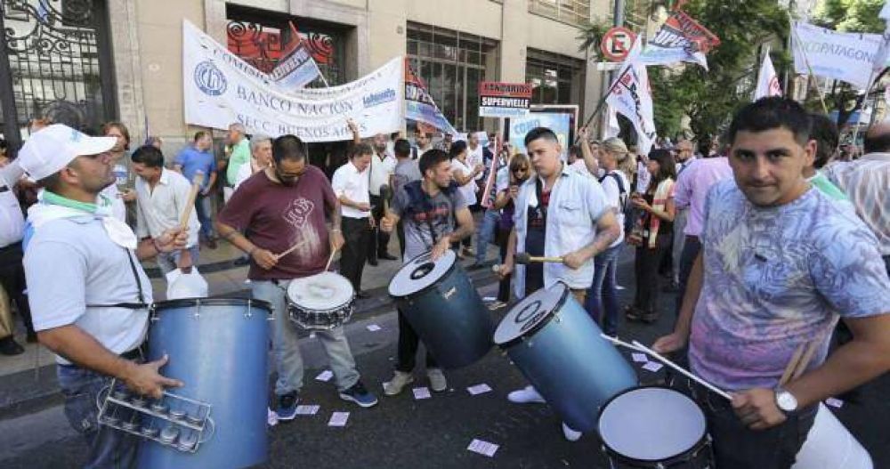 Triaca le baj� la reapertura de paritarias y los bancarios lanzaron un plan de lucha