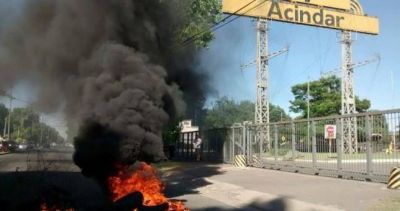 M�s despidos y temor de cierre de la planta rosarina de Acindar