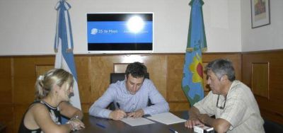 Ralinqueo firm� junto al STM el Estatuto para el Empleado Municipal