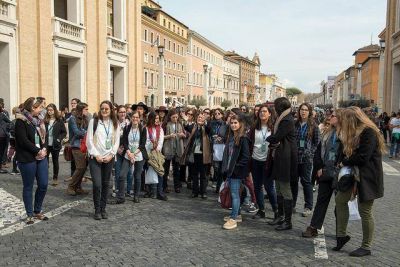 La Iglesia alienta a los j�venes universitarios a ser �alegres evangelizadores� en su contexto cotidiano