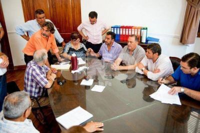 Municipales cobrar�n un bono de 2.800 pesos y en enero discutir�n salario