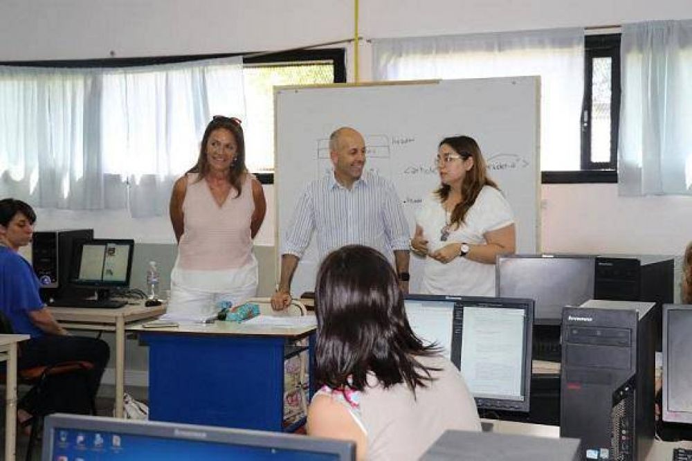 Ducot visit los cursos que dicta Modernizacin de la Nacin en Pilar