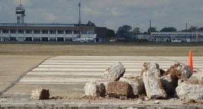 Reparan las grietas para evitar el cierre del aeropuesto