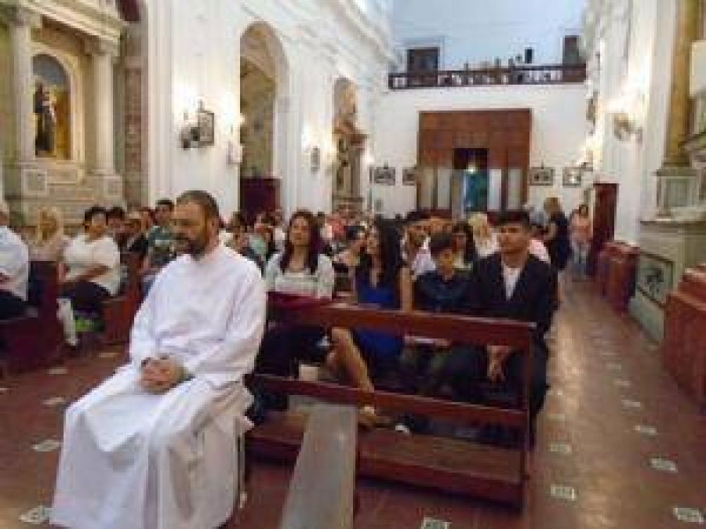 Designan a un nuevo di�cono en Pilar