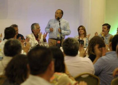 Asumi� Adolfo y pidi� poner en marcha la 