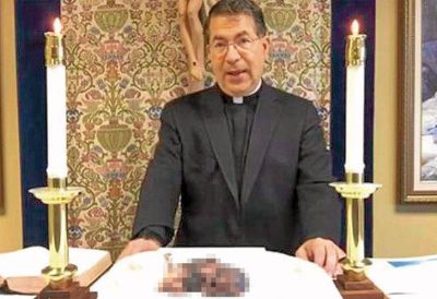 Mostr� un feto en misa y apoya al Papa: �Su perd�n al aborto se interpret� mal�