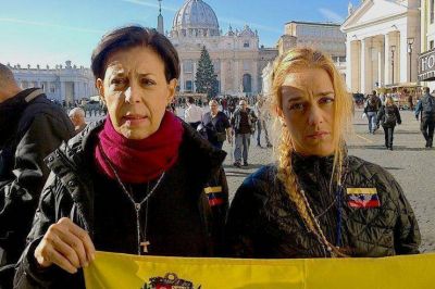 Madre y esposas de opositores presos en Venezuela �se encadenan� en el Vaticano