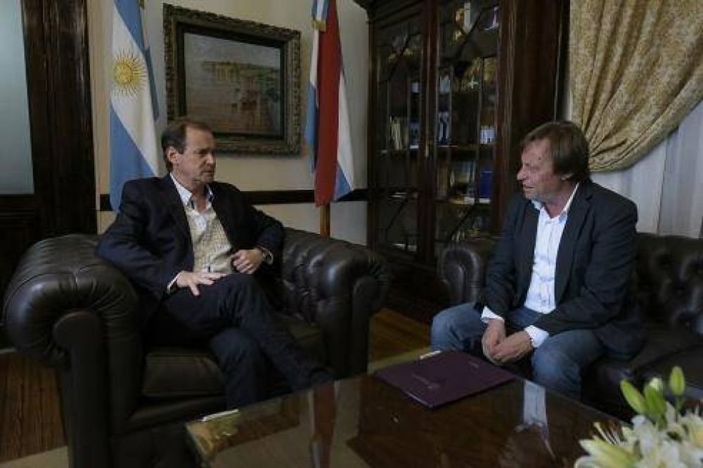 Bordet y Varisco anunciaron la licitaci�n de 500 viviendas para Paran� 