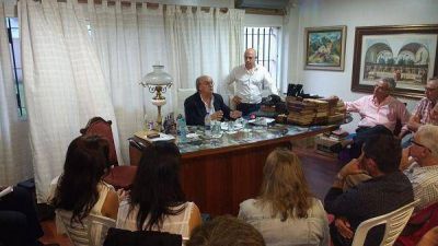 De Mendiguren disert� en el Sindicato de Municipales