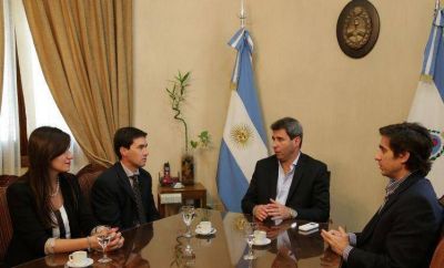 Parra asumi� en el Registro Civil