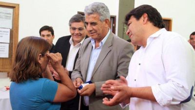 Los zondinos recibieron anteojos y DNI de parte del Gobierno
