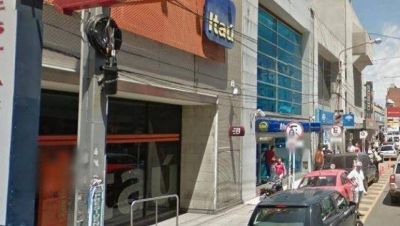 Los bancos, con atenci�n s�lo hasta las 12