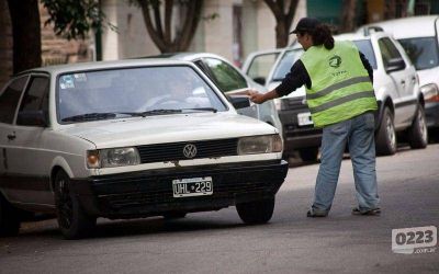 Cuidacoches denunci que un funcionario le pidi el 50% de la recaudacin para poder trabajar