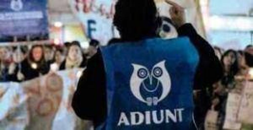 ADIUNT protestará en las puertas de la UNT