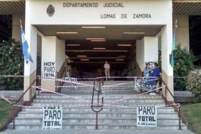 Judiciales iniciaron paro de 48 horas en reclamo por falta de convocatoria a paritarias
