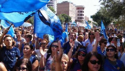 Los docentes se movilizan a Casa de Gobierno