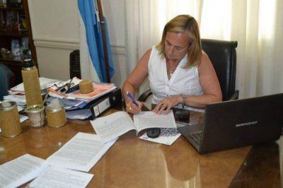 Mayol firm� un contrato de locaci�n para construir un jard�n maternal