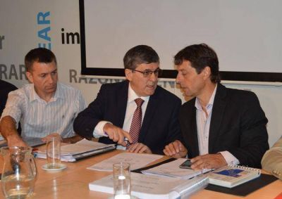 Franco: sin reactivaci�n nacional, la apuesta es obra p�blica, el Rucalhu� y el BLP