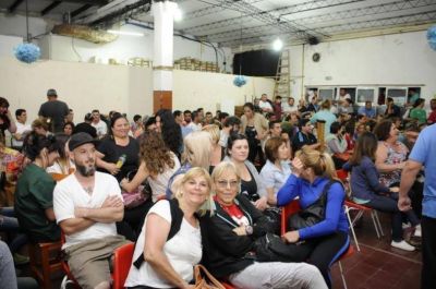 Los trabajadores municipales definieron, en asamblea, mantener la medida de fuerza