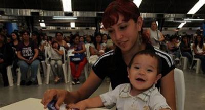 Familias que reciben la AUH tendr�n bono antes de Navidad