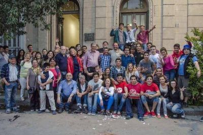 Asume la nueva conducci�n del radicalismo azule�o