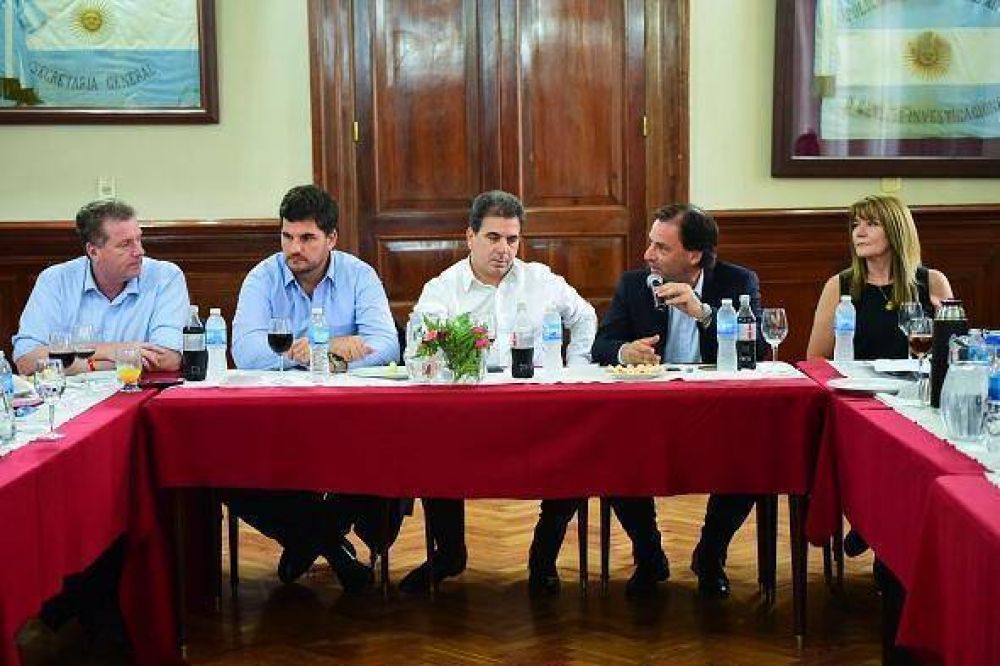Sujarchuk firm� acuerdo para que fuerzas federales lleguen a Escobar