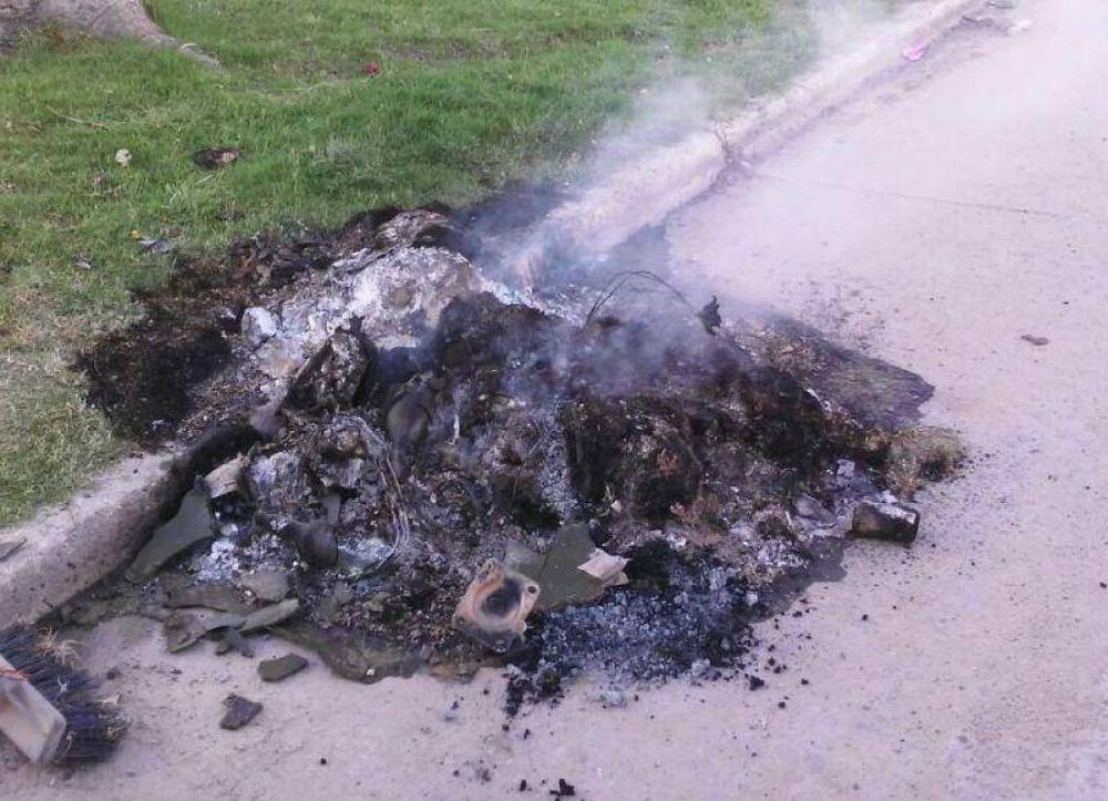 Incendiaron otro contenedor