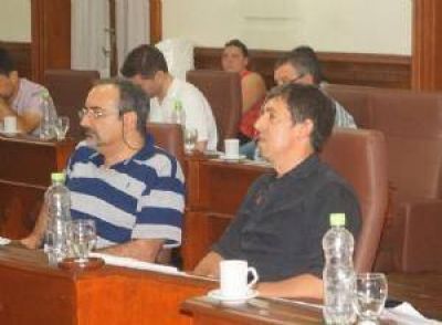 Adri�n Zapata insisti� en que el aumento de tasas municipales ser� del 84%