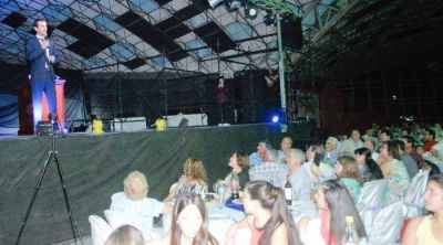 Petrecca festej� el primer a�o de gesti�n y prometi� obras 