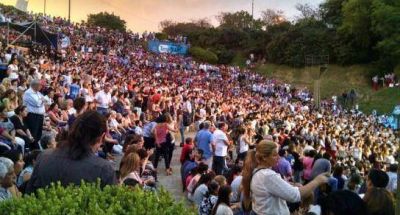 Reconocen a mil santafesinos destacados en el Anfiteatro