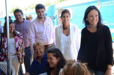 Galli recibi� la visita de Juliana Awada y Carolina Stanley