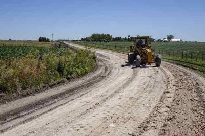 Trabajos con maquinaria municipal en Camino Las Blancas