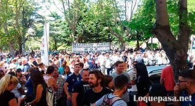 Municipales movilizados y molestos con la postura del municipio