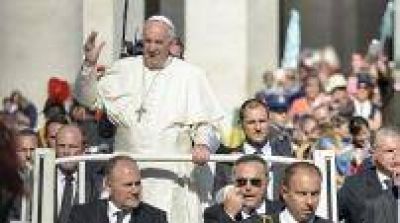 En el día de la Virgen, el Papa pidió por los desempleados