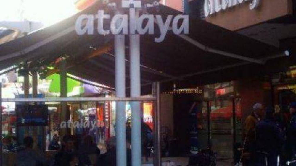 Un tradicional caf� de la peatonal cerr� y despidi� a 8 personas