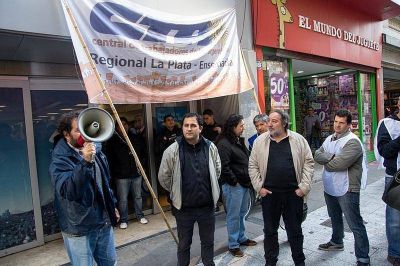 Los delegados de UETTel imputados por una protesta en La Plata fueron desprocesados por la Justicia
