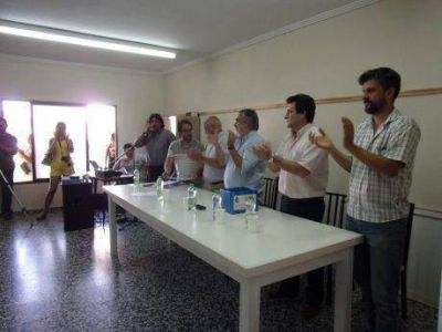 Diciembre, en Trenque Lauquen, ser� el mes de las viviendas: entregaron 10 en 30 de Agosto y entregar�n 56 en la cabecera