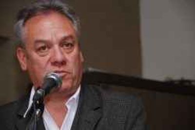 Borthiry entreg� cr�ditos en Guatrach�