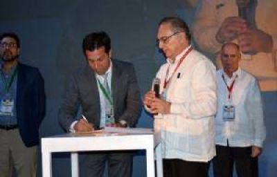 Puerto Quequ�n firm� convenio de cooperaci�n internacional