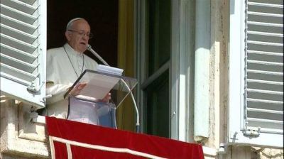 El Papa conden� los atentados en Turqu�a y Egipto